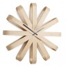 Horloge design en bois Umbra